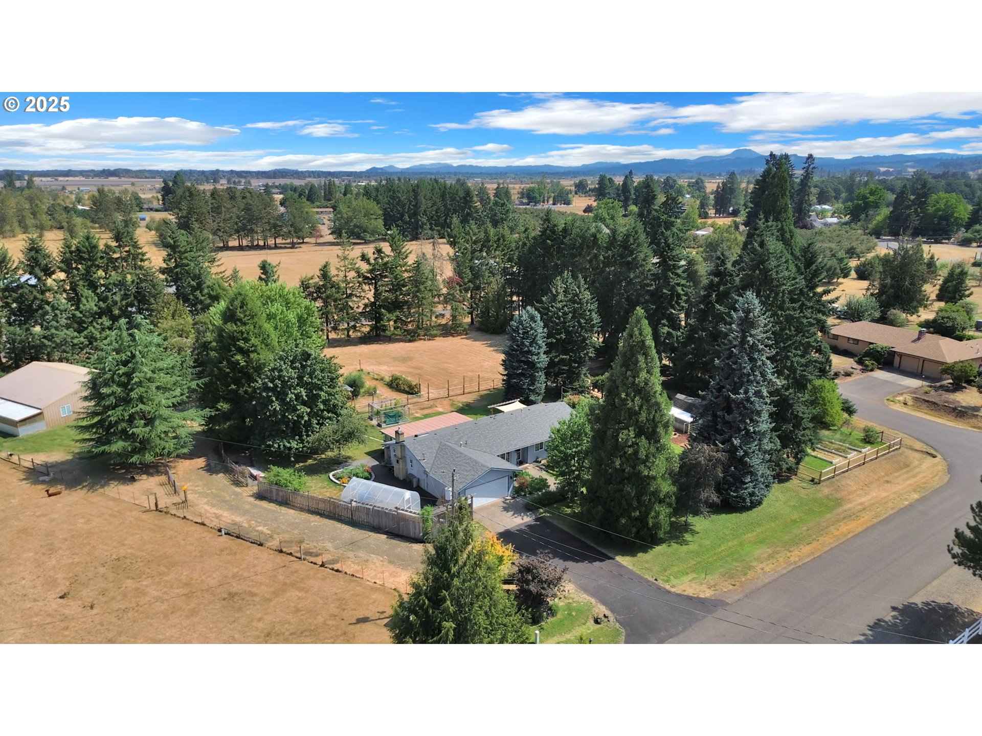 Eugene, Oregon 97402, United States, 3 Bedrooms Bedrooms, ,2 BathroomsBathrooms,Residential,Pending,200414