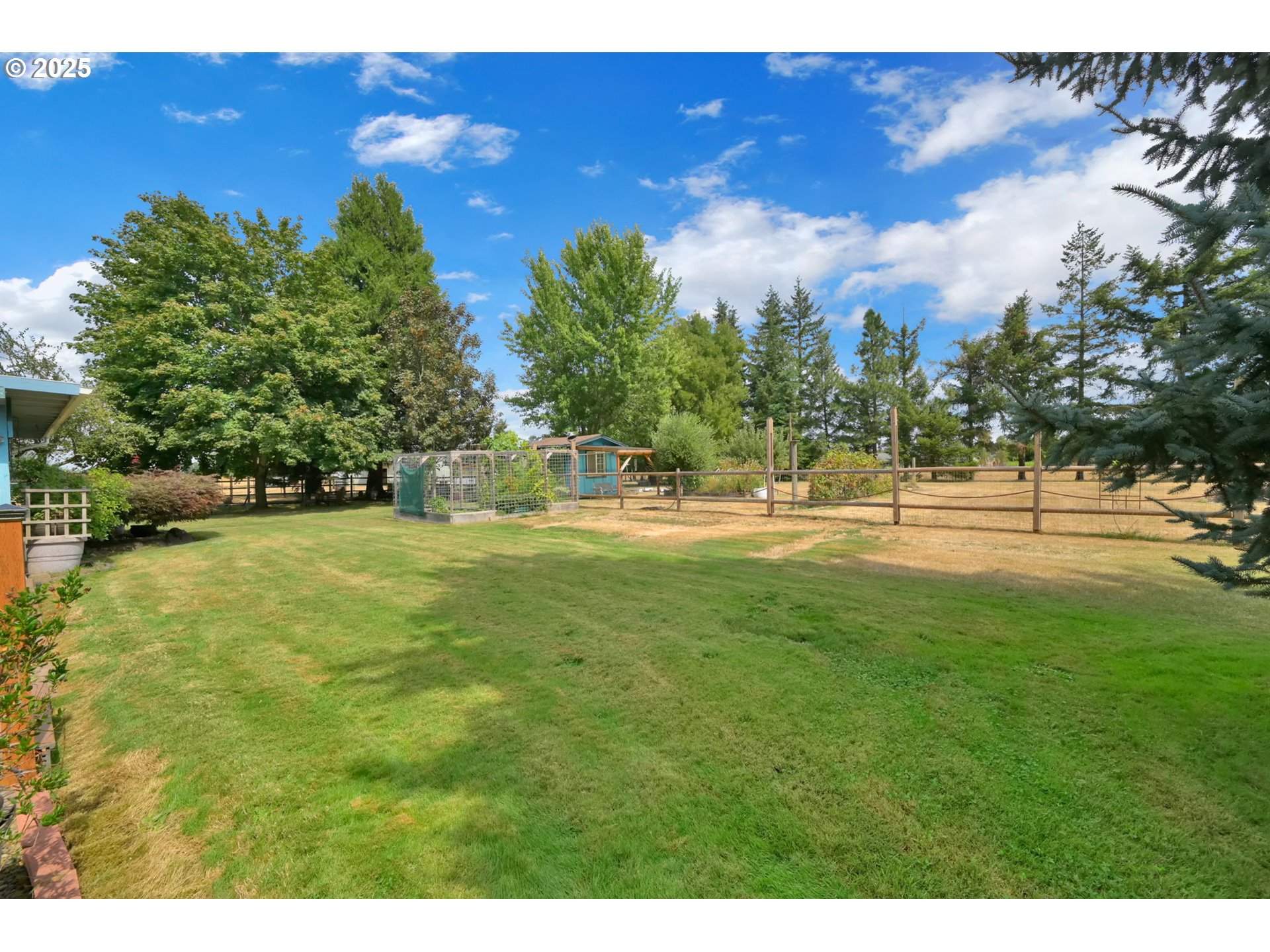 Eugene, Oregon 97402, United States, 3 Bedrooms Bedrooms, ,2 BathroomsBathrooms,Residential,Pending,200414