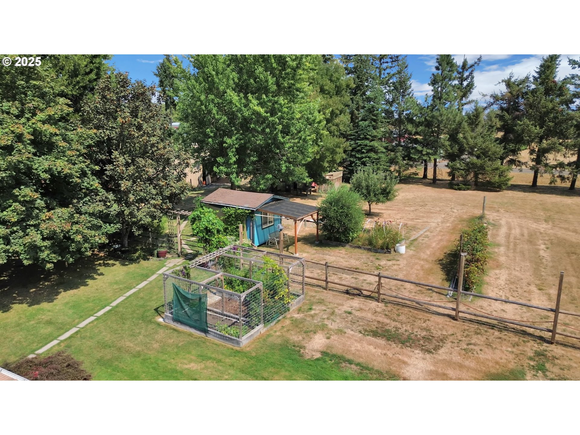 Eugene, Oregon 97402, United States, 3 Bedrooms Bedrooms, ,2 BathroomsBathrooms,Residential,Pending,200414