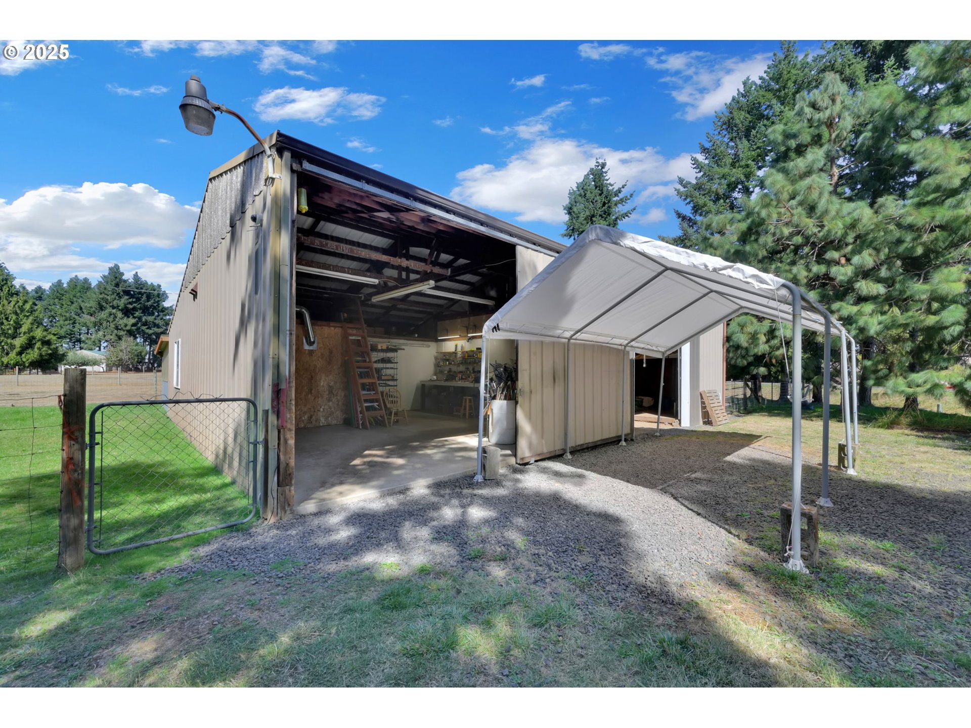 Eugene, Oregon 97402, United States, 3 Bedrooms Bedrooms, ,2 BathroomsBathrooms,Residential,Pending,200414