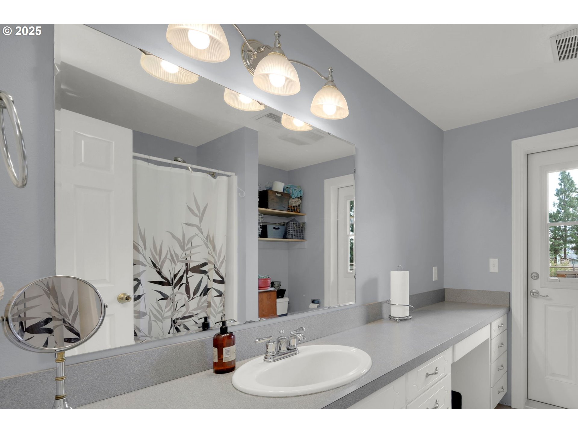 Eugene, Oregon 97402, United States, 3 Bedrooms Bedrooms, ,2 BathroomsBathrooms,Residential,Pending,200414