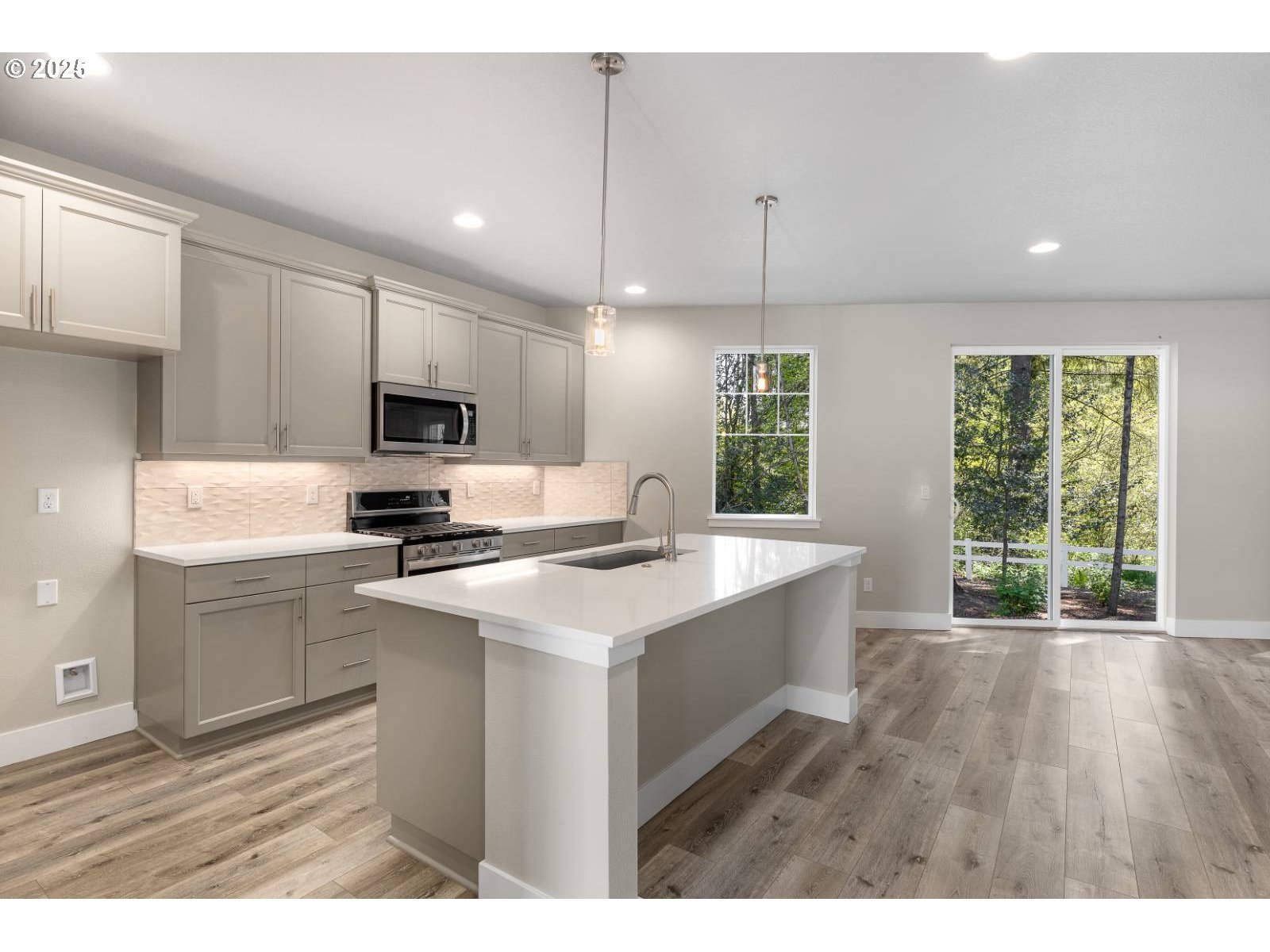 Sherwood, Oregon 97140, United States, 4 Bedrooms Bedrooms, ,3 BathroomsBathrooms,Residential,Pending,20274