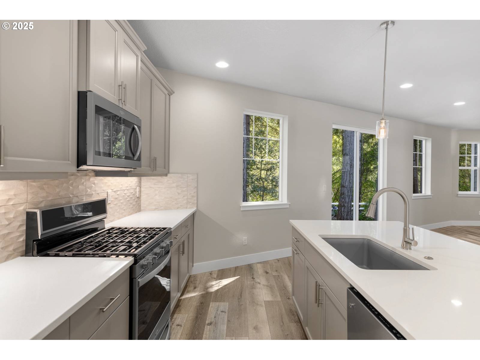 Sherwood, Oregon 97140, United States, 4 Bedrooms Bedrooms, ,3 BathroomsBathrooms,Residential,Pending,20274