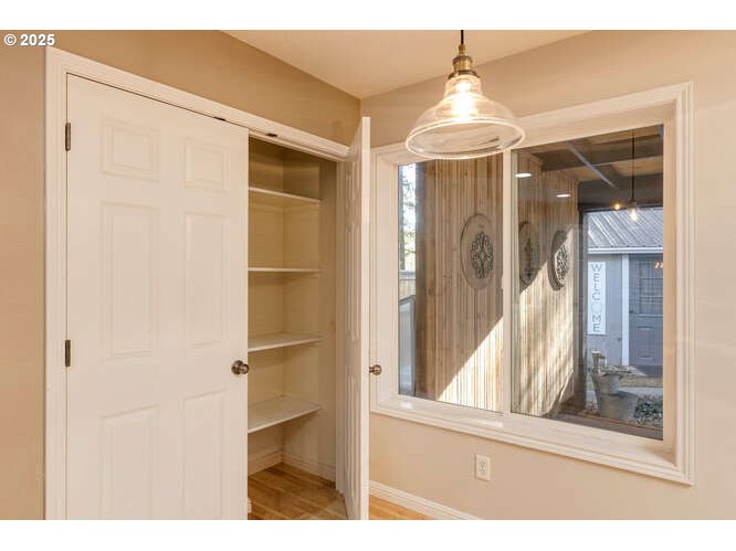 Tualatin, Oregon 97062, United States, 4 Bedrooms Bedrooms, ,3 BathroomsBathrooms,Residential,Pending,14865