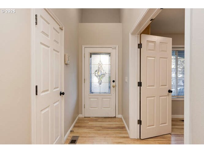 Tualatin, Oregon 97062, United States, 4 Bedrooms Bedrooms, ,3 BathroomsBathrooms,Residential,Pending,14865