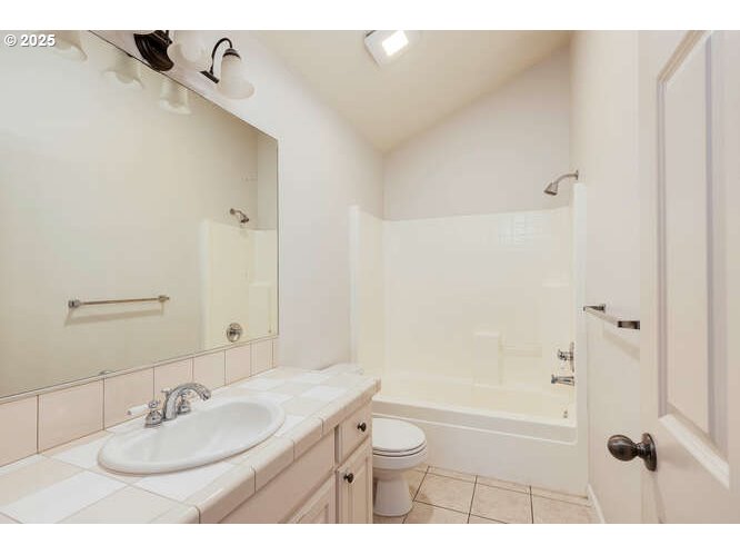 Tualatin, Oregon 97062, United States, 4 Bedrooms Bedrooms, ,3 BathroomsBathrooms,Residential,Pending,14865