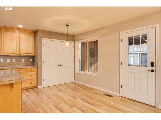 Tualatin, Oregon 97062, United States, 4 Bedrooms Bedrooms, ,3 BathroomsBathrooms,Residential,Pending,14865