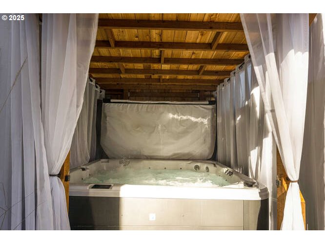 Tualatin, Oregon 97062, United States, 4 Bedrooms Bedrooms, ,3 BathroomsBathrooms,Residential,Pending,14865