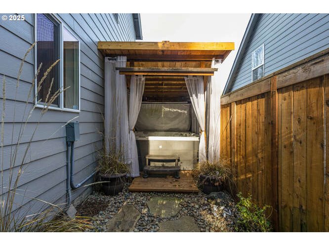 Tualatin, Oregon 97062, United States, 4 Bedrooms Bedrooms, ,3 BathroomsBathrooms,Residential,Pending,14865