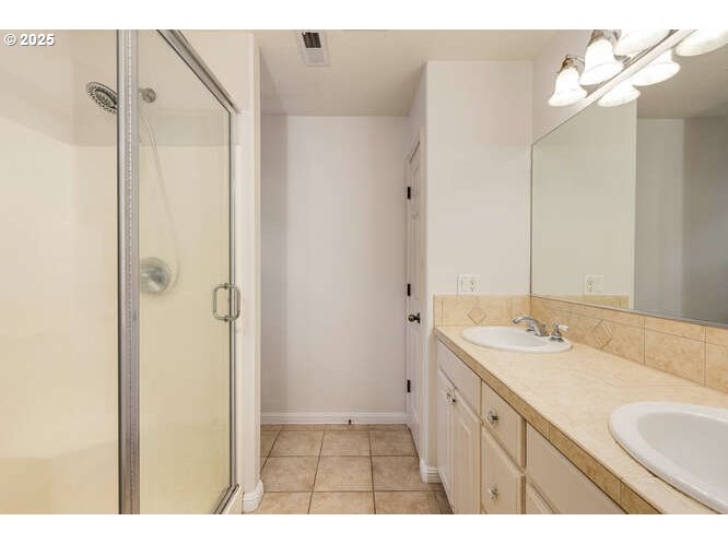 Tualatin, Oregon 97062, United States, 4 Bedrooms Bedrooms, ,3 BathroomsBathrooms,Residential,Pending,14865