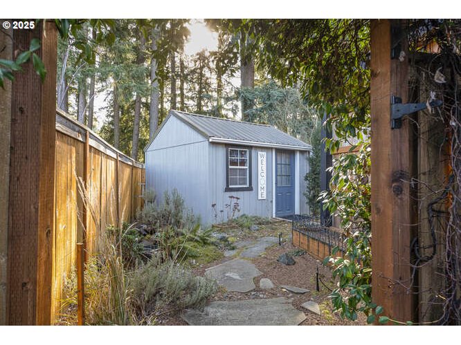 Tualatin, Oregon 97062, United States, 4 Bedrooms Bedrooms, ,3 BathroomsBathrooms,Residential,Pending,14865