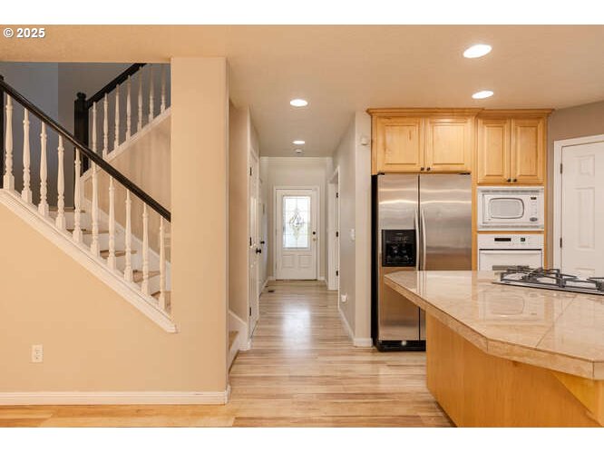 Tualatin, Oregon 97062, United States, 4 Bedrooms Bedrooms, ,3 BathroomsBathrooms,Residential,Pending,14865