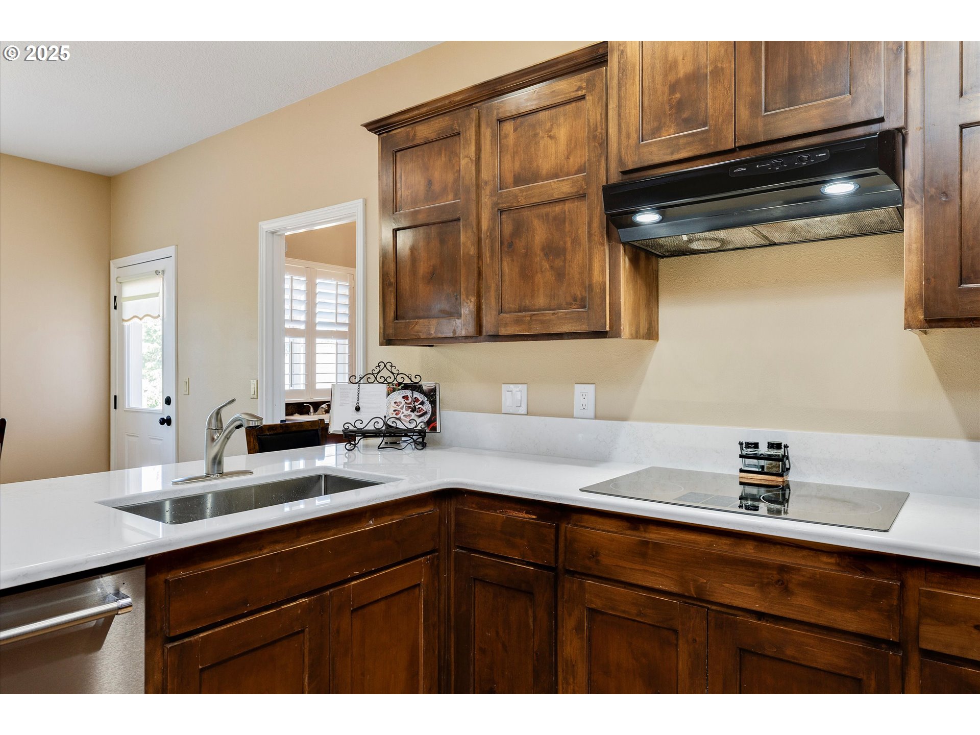 Oregon City, Oregon 97045, United States, 5 Bedrooms Bedrooms, ,3 BathroomsBathrooms,Residential,Pending,145523