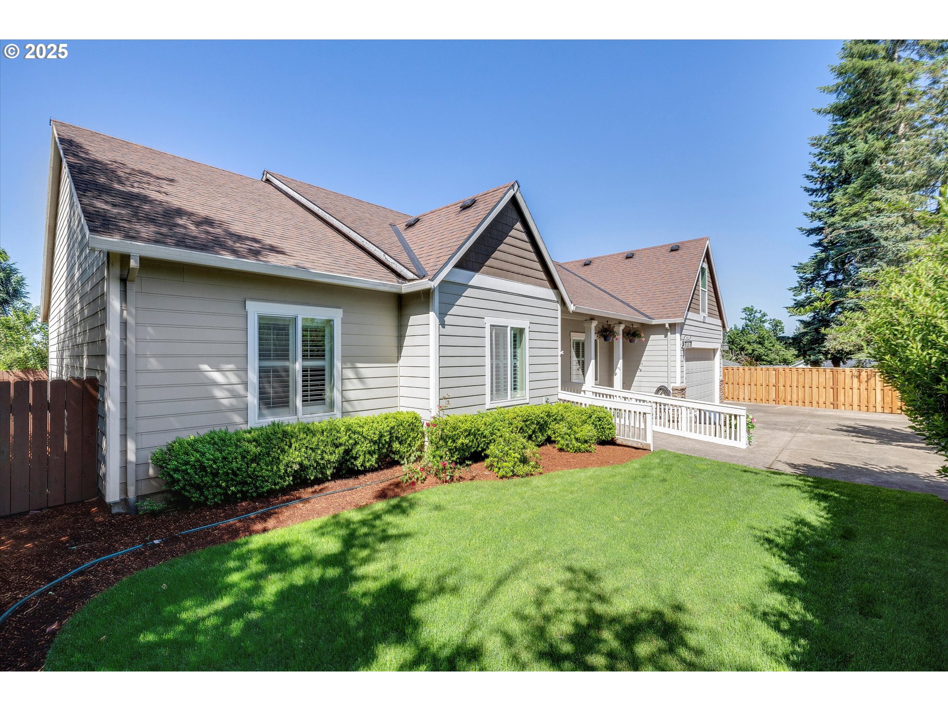 Oregon City, Oregon 97045, United States, 5 Bedrooms Bedrooms, ,3 BathroomsBathrooms,Residential,Pending,145523