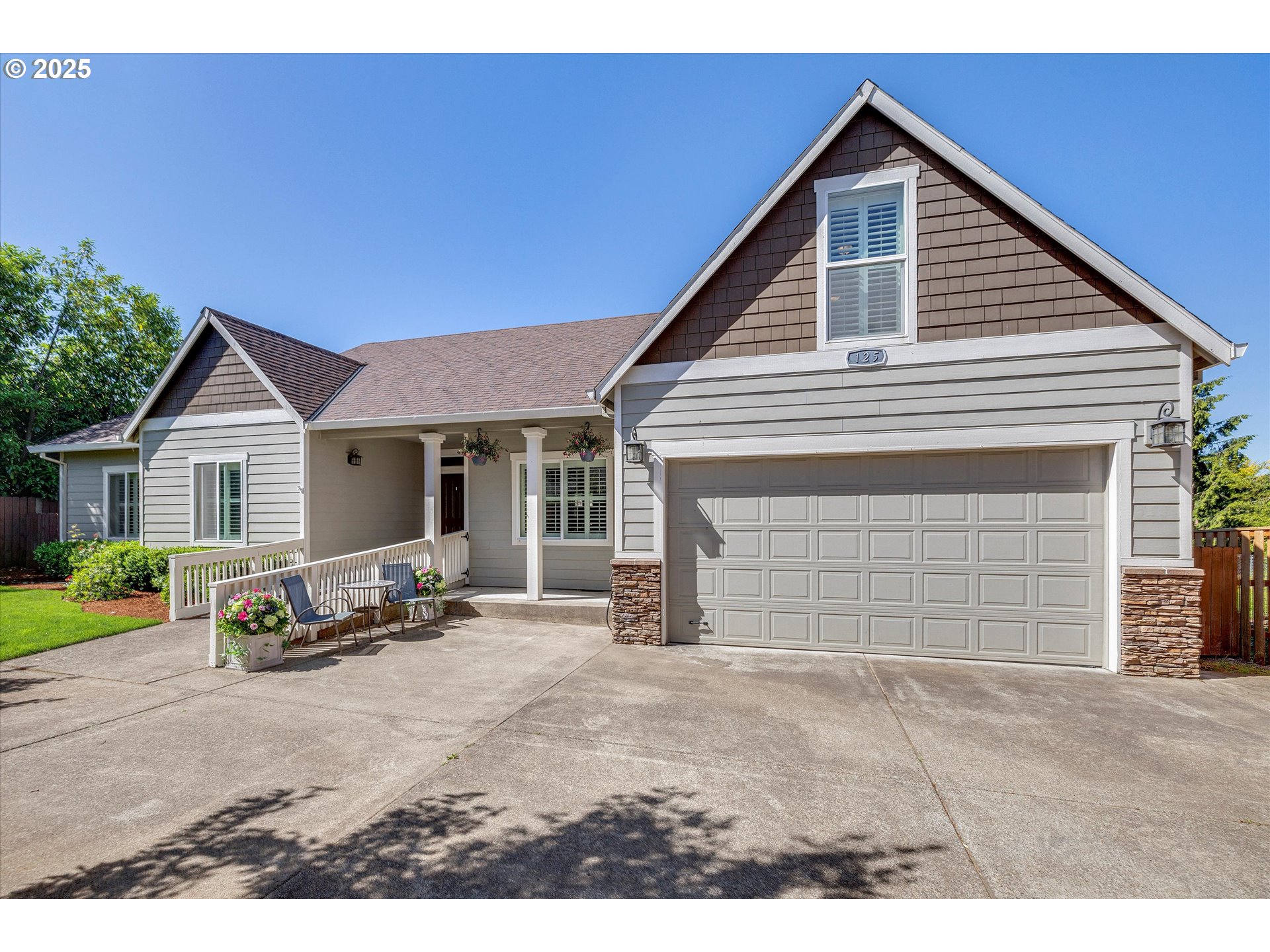 Oregon City, Oregon 97045, United States, 5 Bedrooms Bedrooms, ,3 BathroomsBathrooms,Residential,Pending,145523