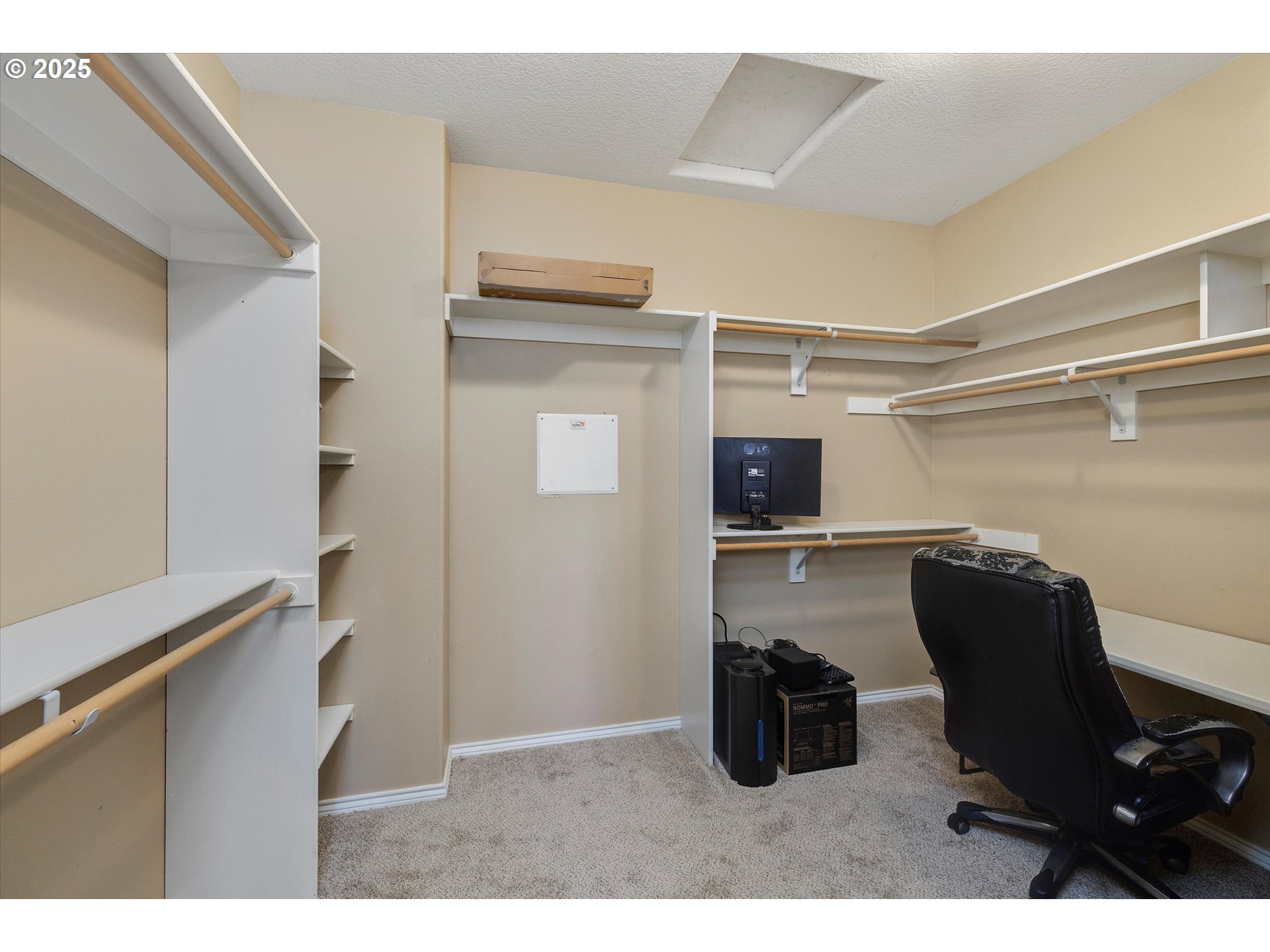 Oregon City, Oregon 97045, United States, 5 Bedrooms Bedrooms, ,3 BathroomsBathrooms,Residential,Pending,145523