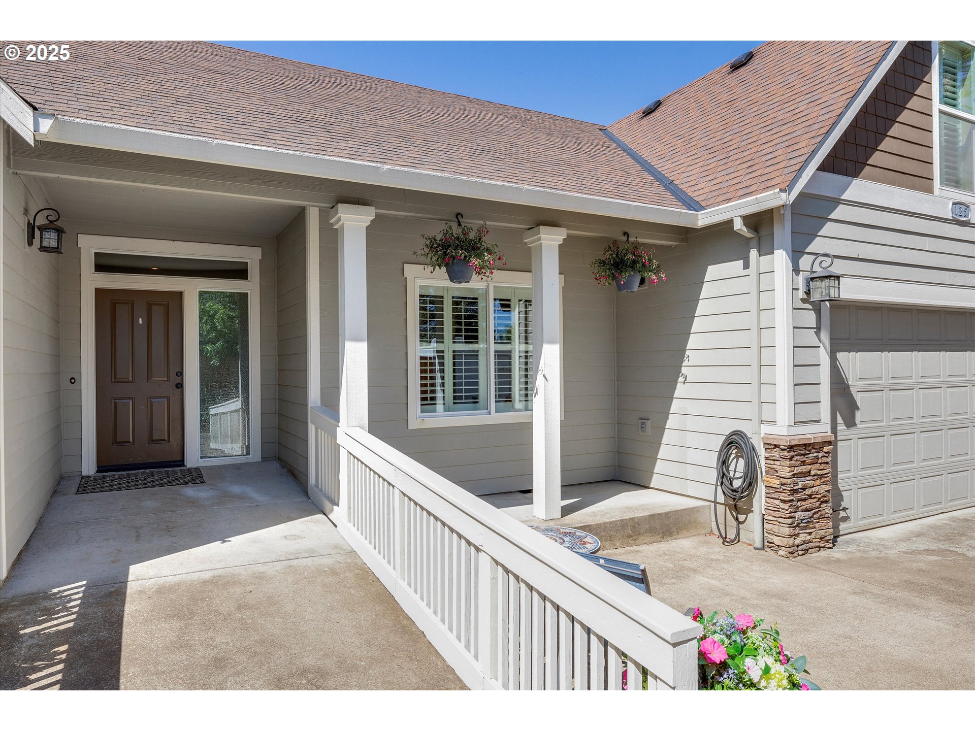 Oregon City, Oregon 97045, United States, 5 Bedrooms Bedrooms, ,3 BathroomsBathrooms,Residential,Pending,145523