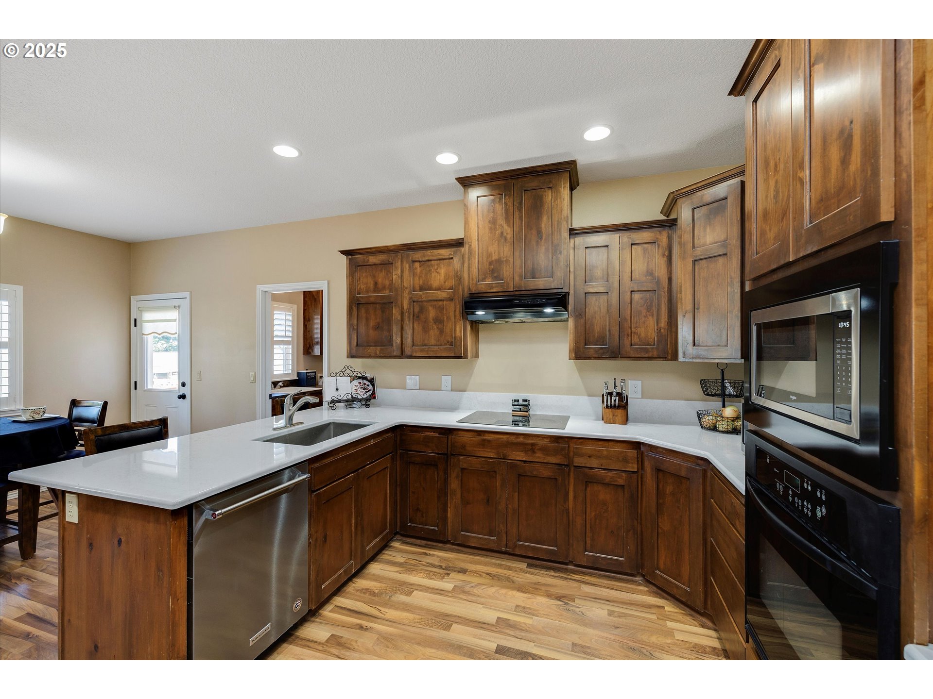 Oregon City, Oregon 97045, United States, 5 Bedrooms Bedrooms, ,3 BathroomsBathrooms,Residential,Pending,145523