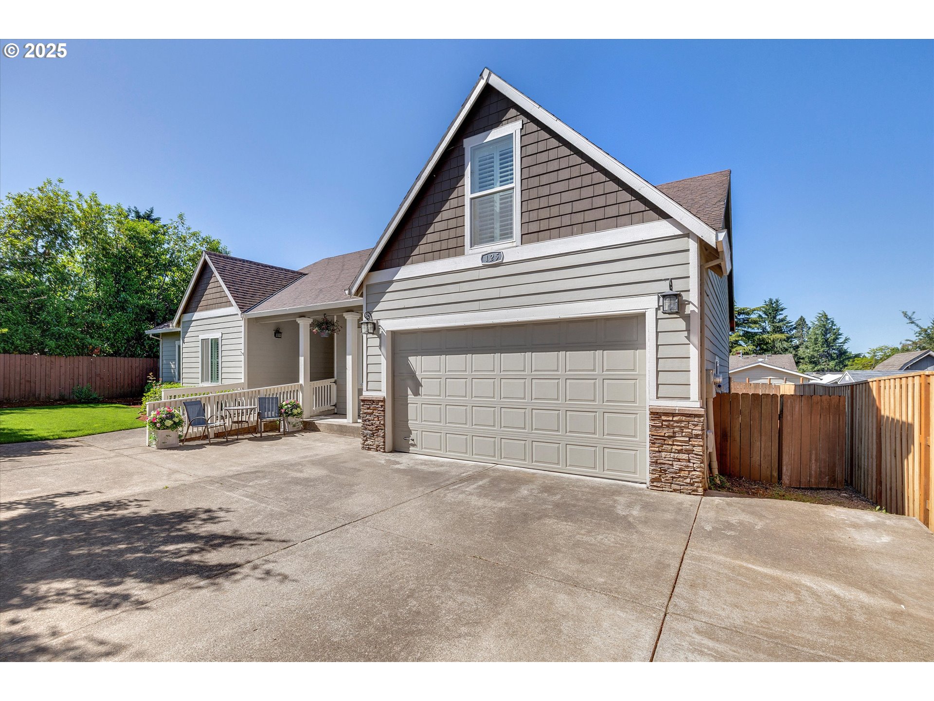 Oregon City, Oregon 97045, United States, 5 Bedrooms Bedrooms, ,3 BathroomsBathrooms,Residential,Pending,145523