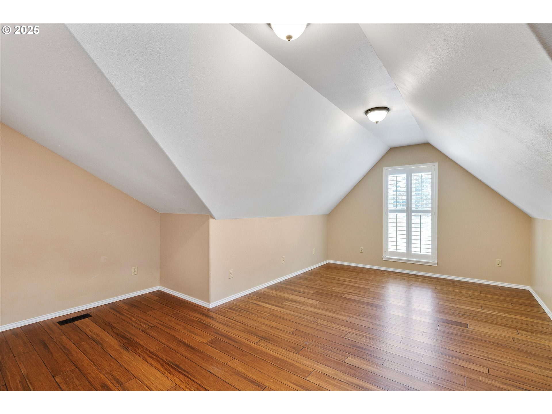 Oregon City, Oregon 97045, United States, 5 Bedrooms Bedrooms, ,3 BathroomsBathrooms,Residential,Pending,145523