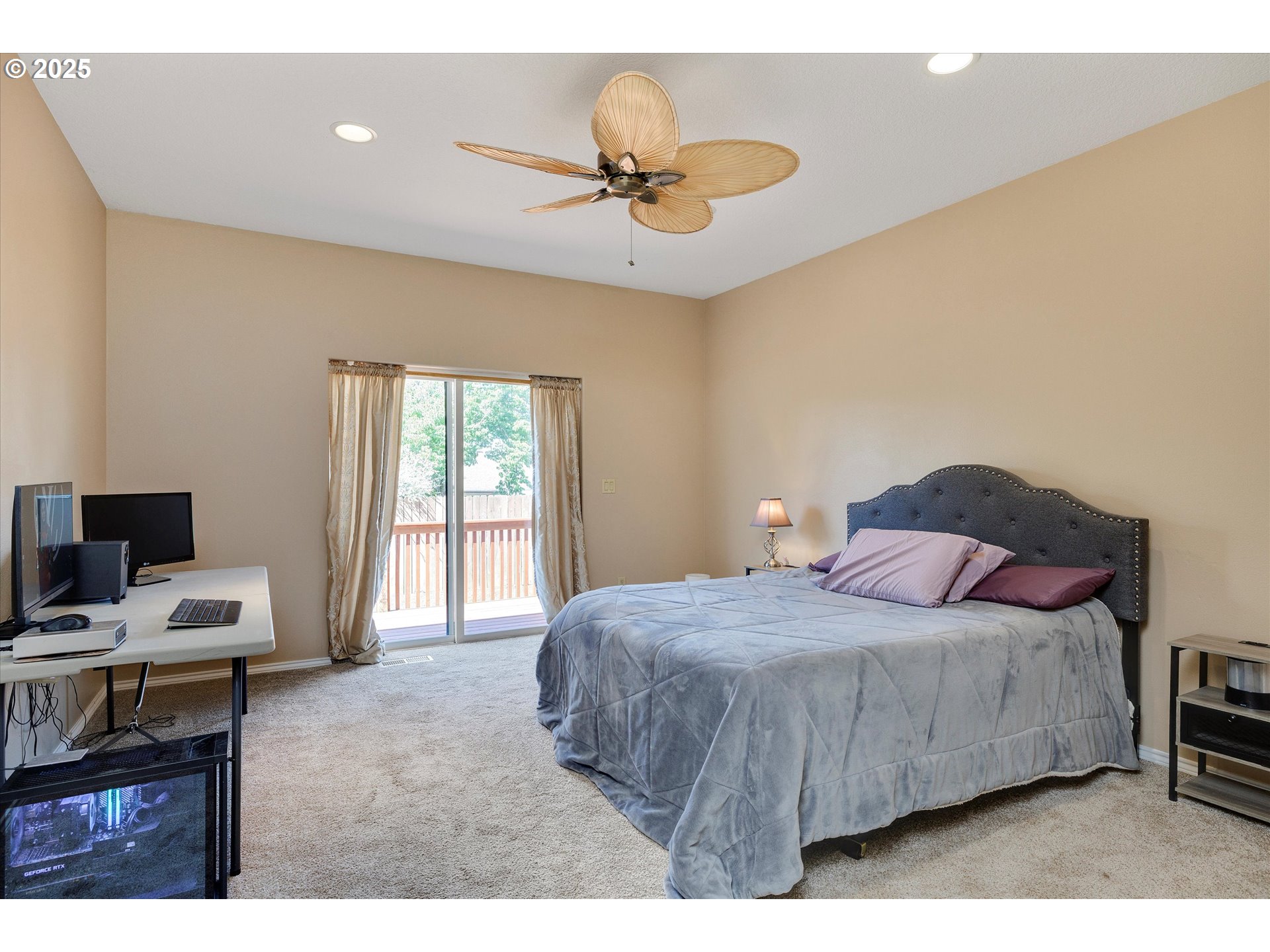 Oregon City, Oregon 97045, United States, 5 Bedrooms Bedrooms, ,3 BathroomsBathrooms,Residential,Pending,145523