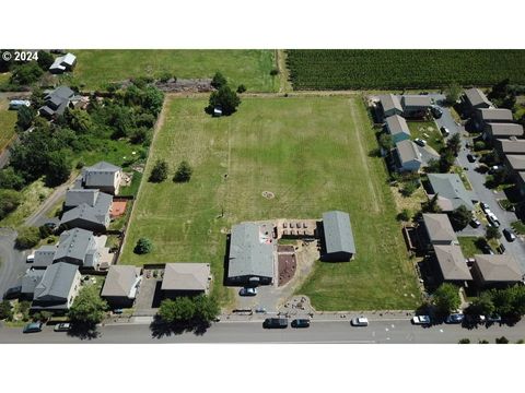 1111 29TH ST Hood River OR 97031