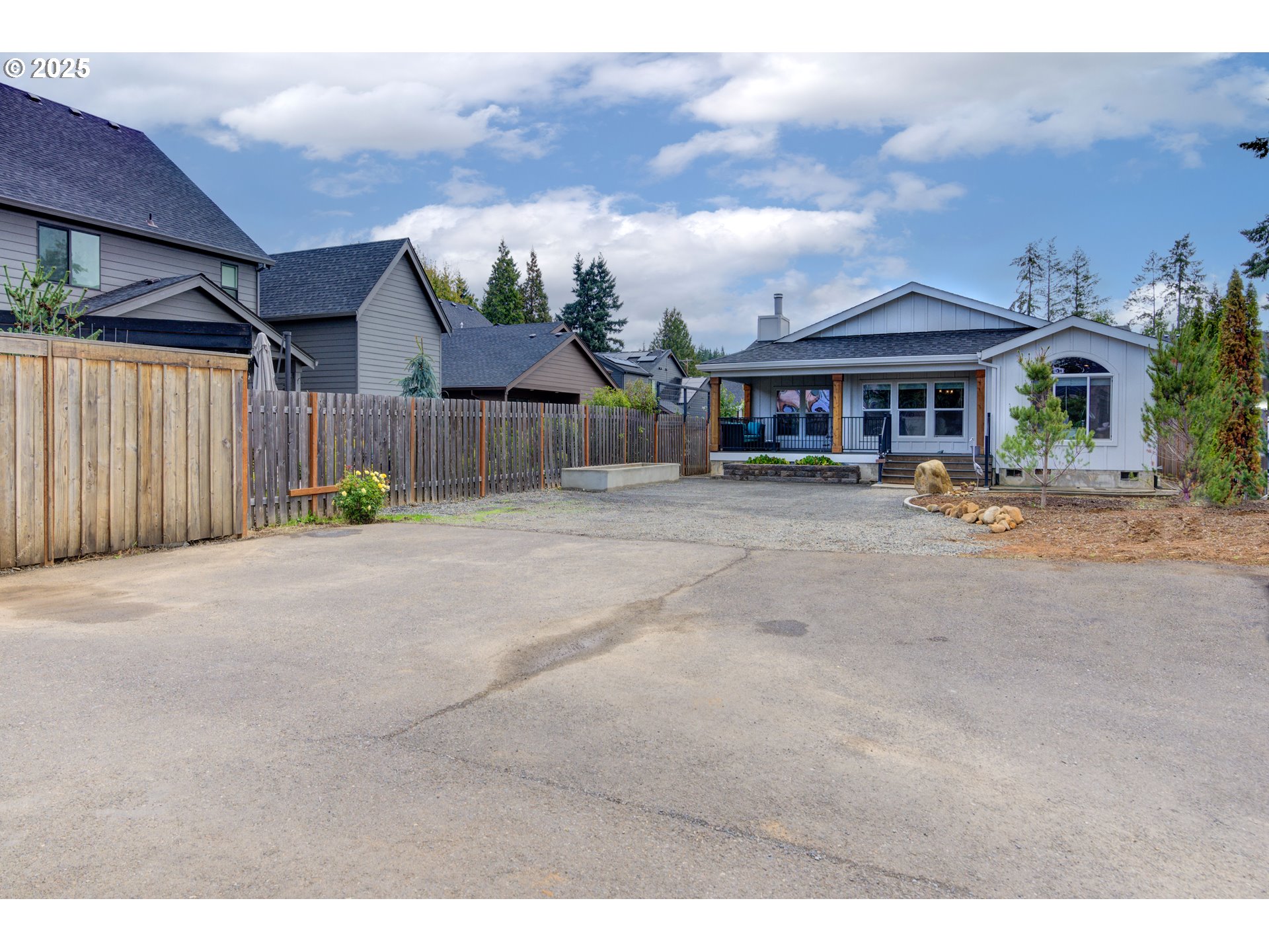 886 SE BONNIE BURKE DR