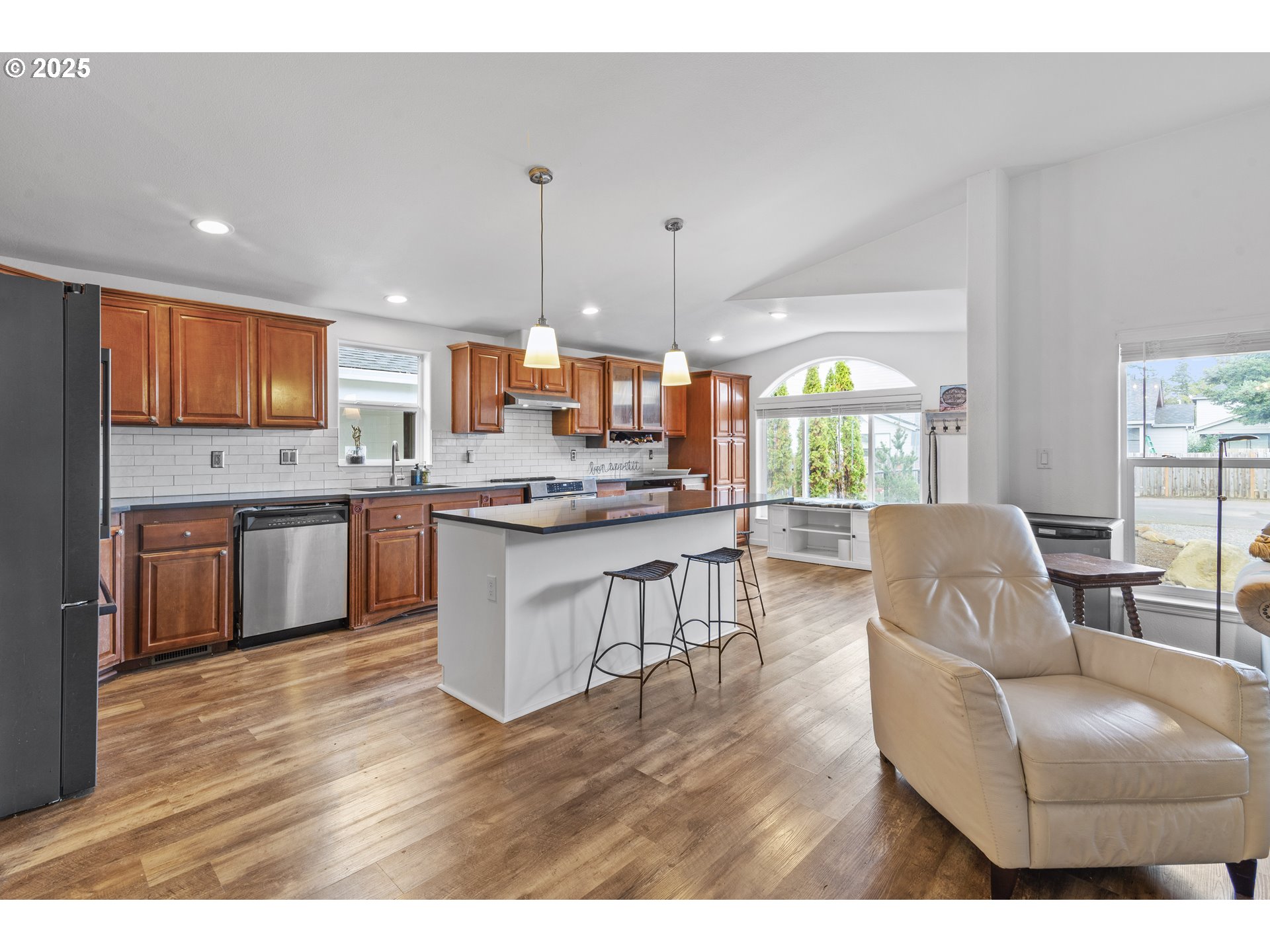 886 SE BONNIE BURKE DR