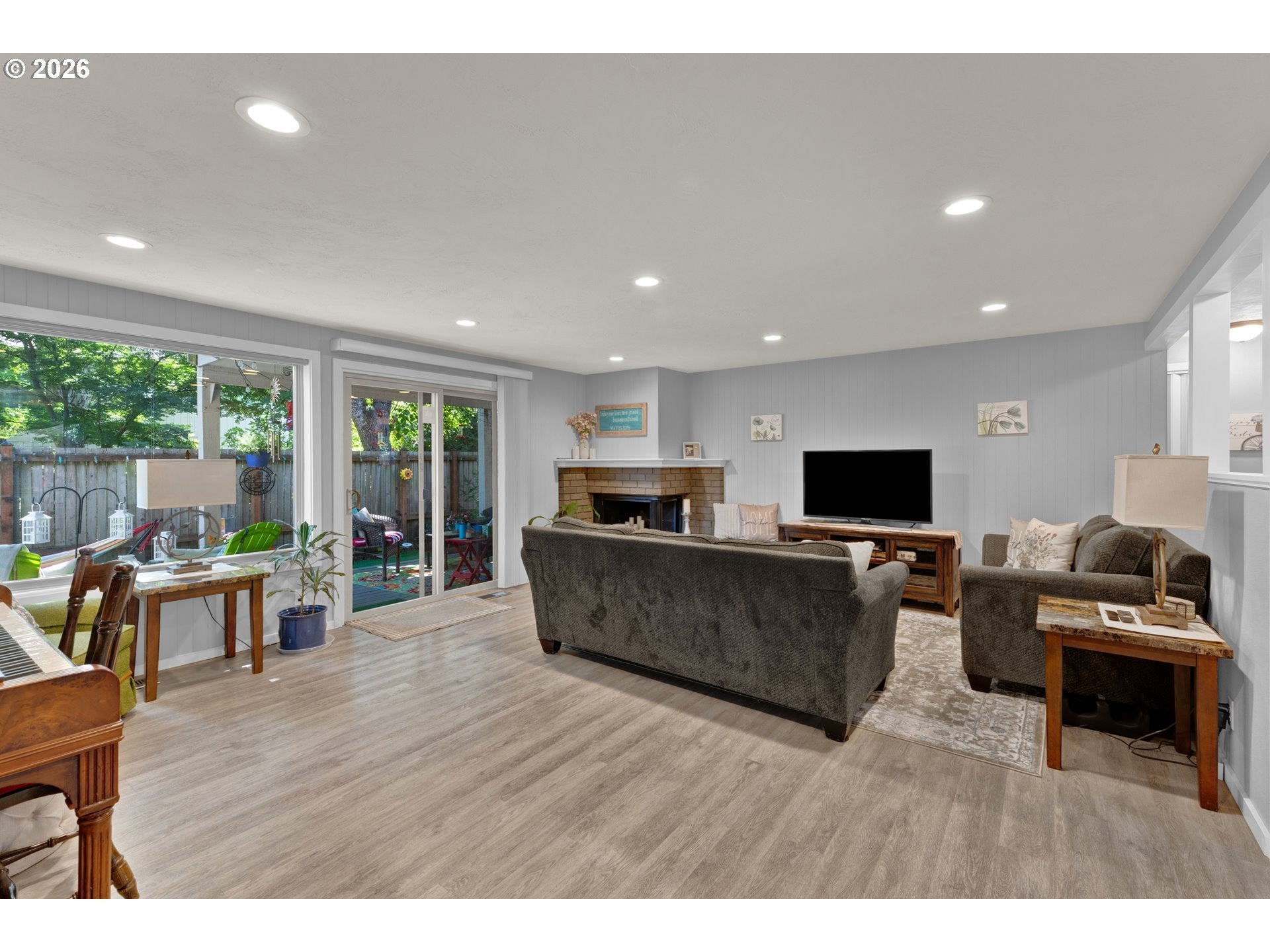 654 CHERRY DR 1