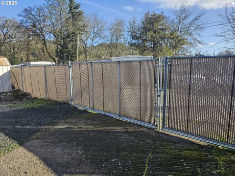 A home in Roseburg