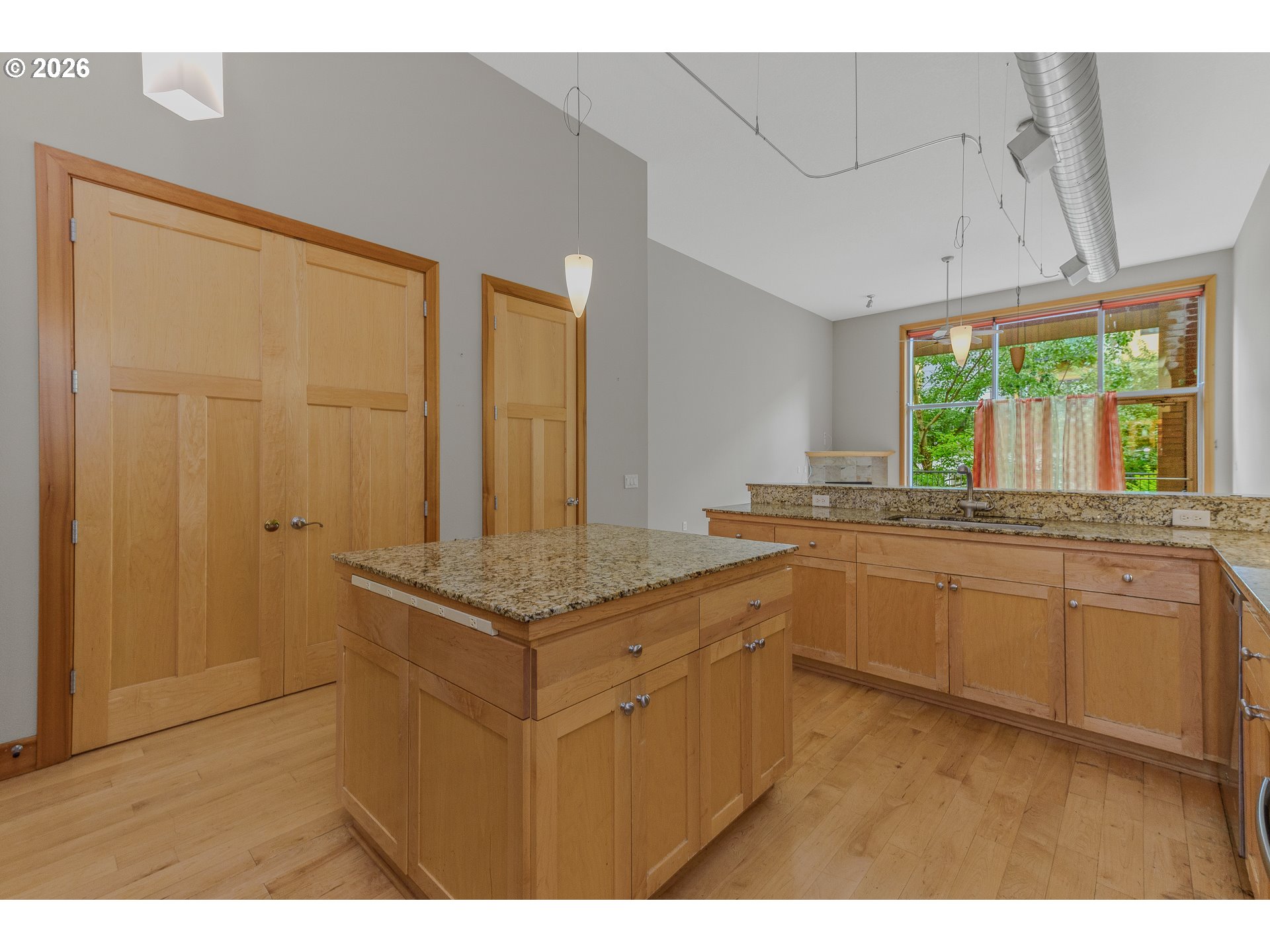 2006 SE MORRISON ST B