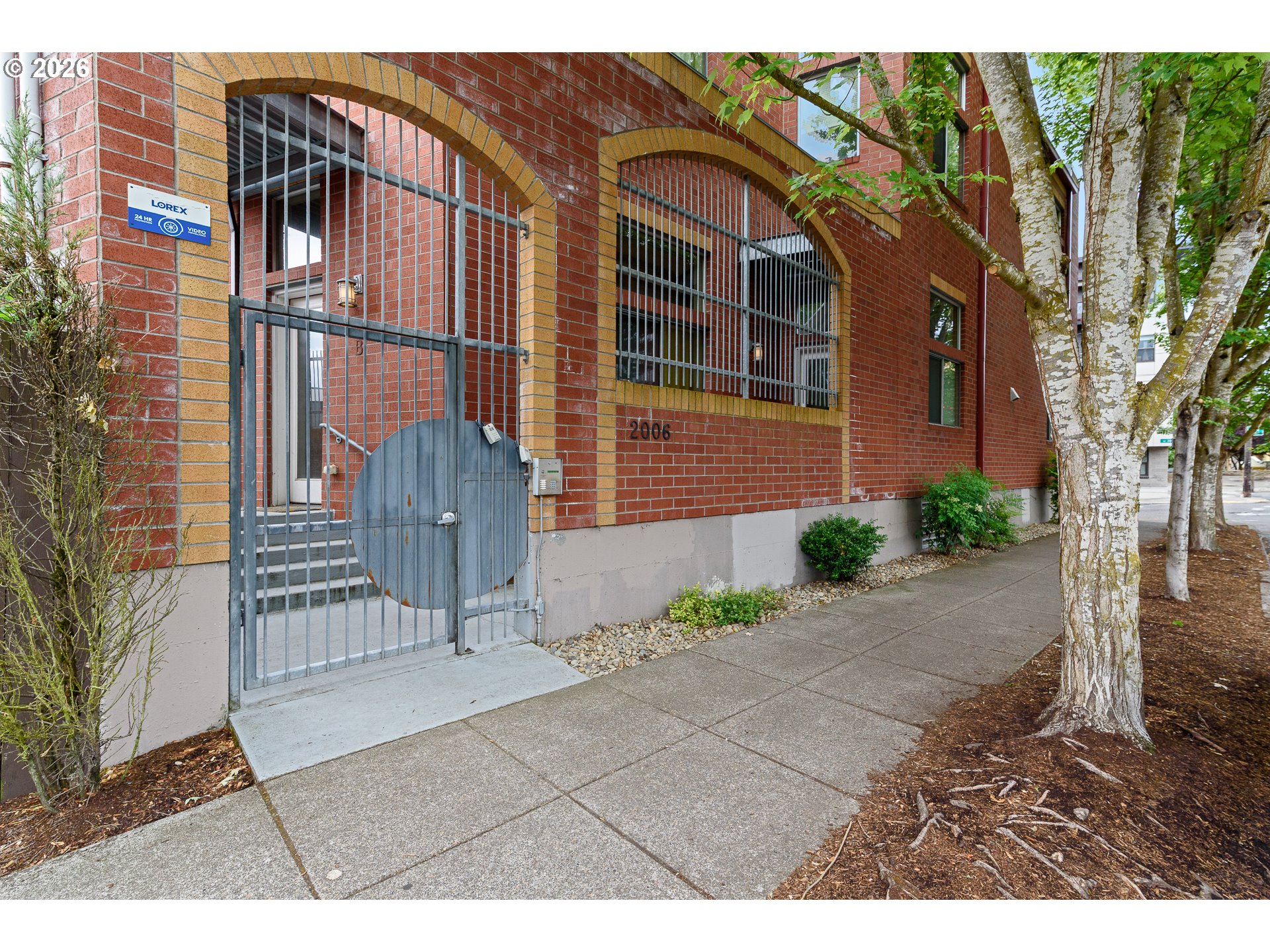 2006 SE MORRISON ST B