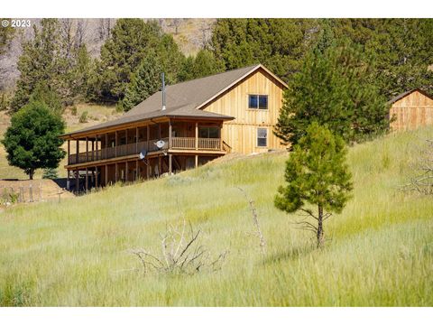 A home in Baker City