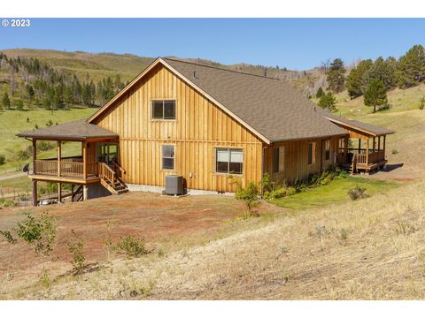 A home in Baker City