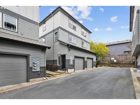 6748 N PITTSBURG AVE Portland OR 97203