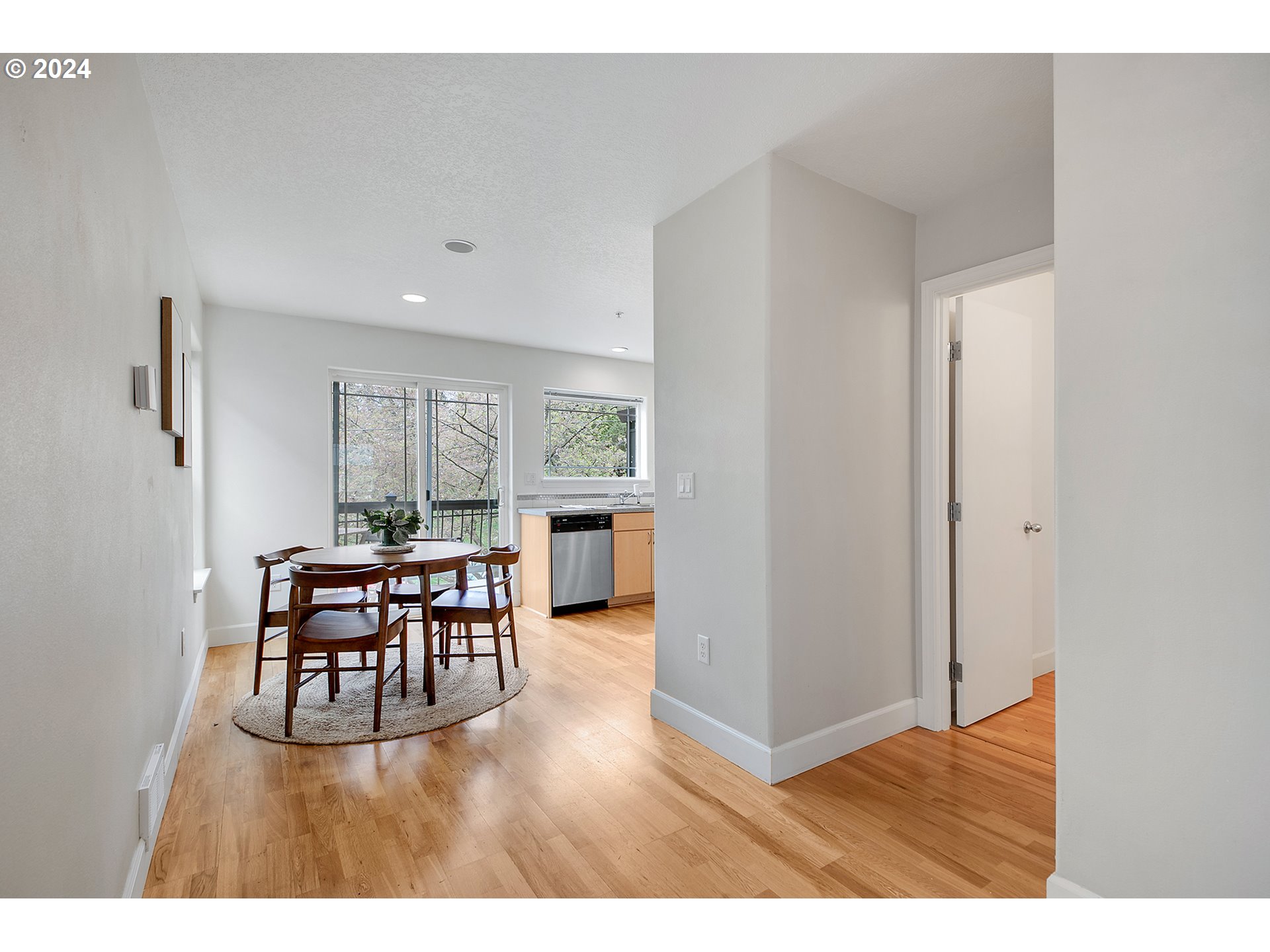 6748 N PITTSBURG AVE