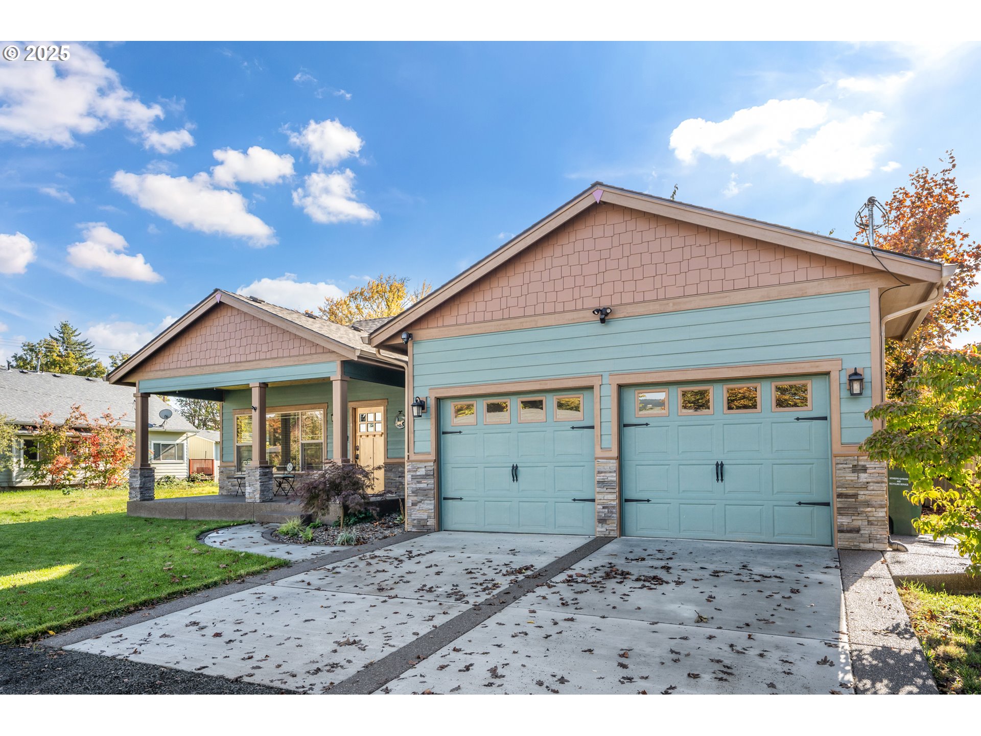 818 E SIERRA VISTA DR