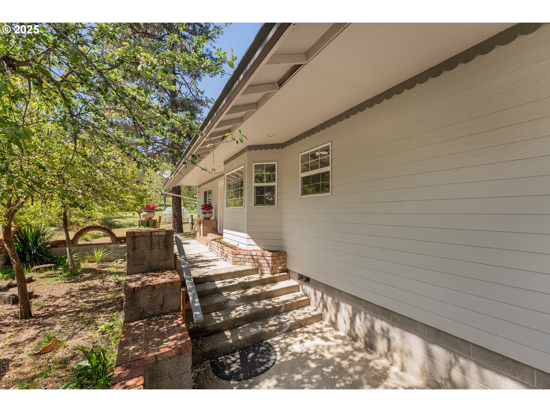 462 TANGLEWOOD LN