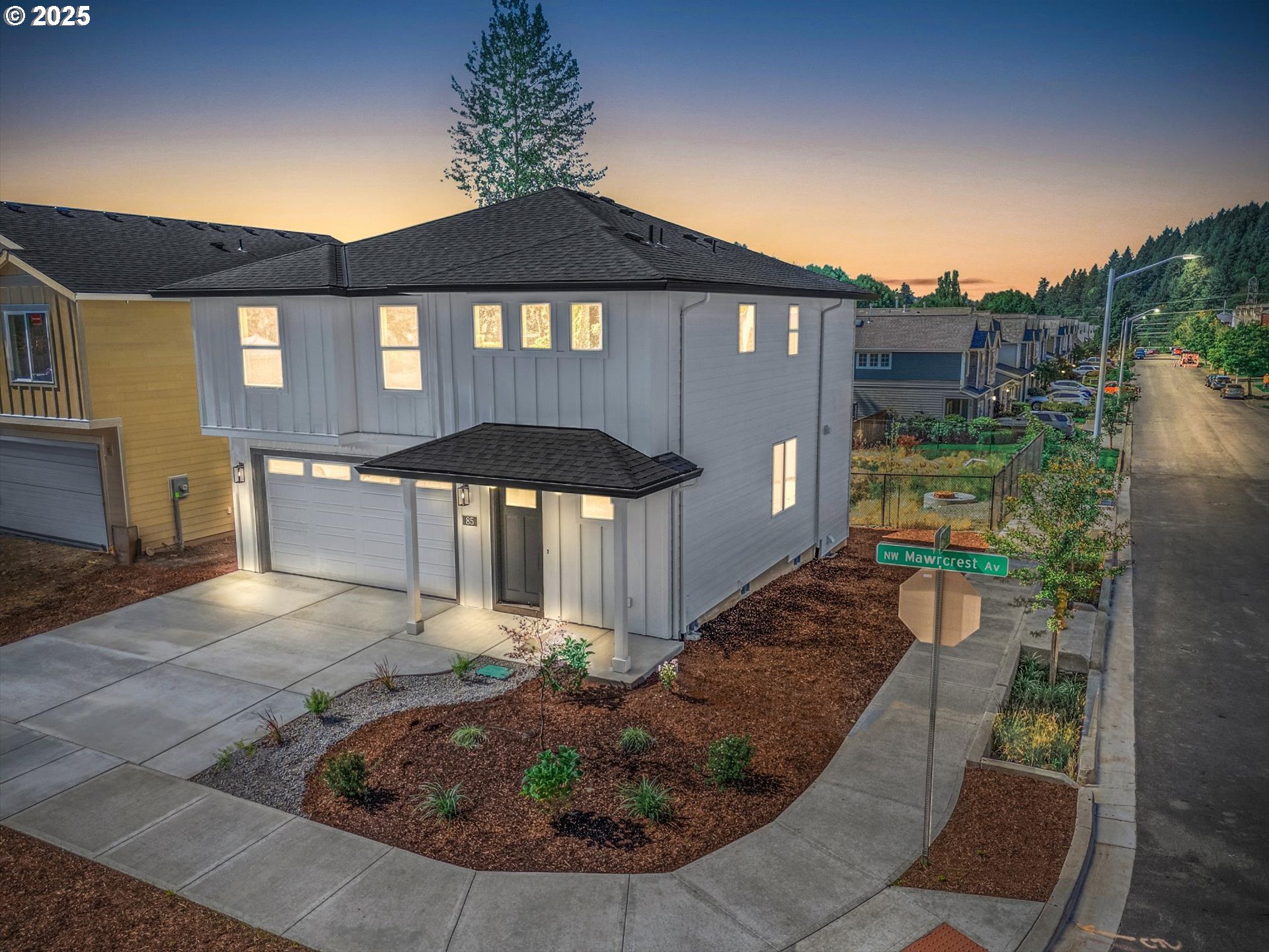 85 NW MAWRCREST AVE