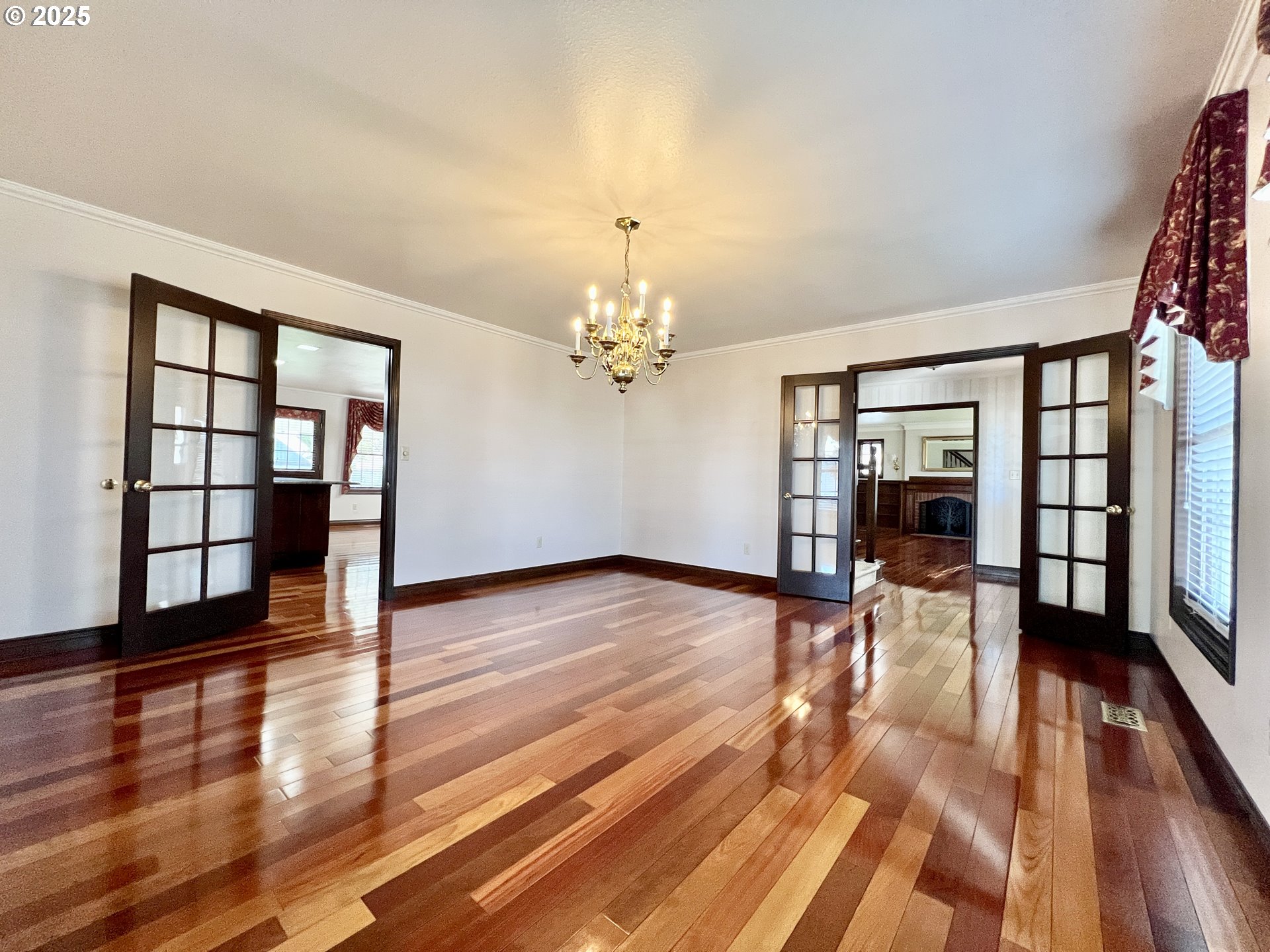 625 W DIVISION AVE