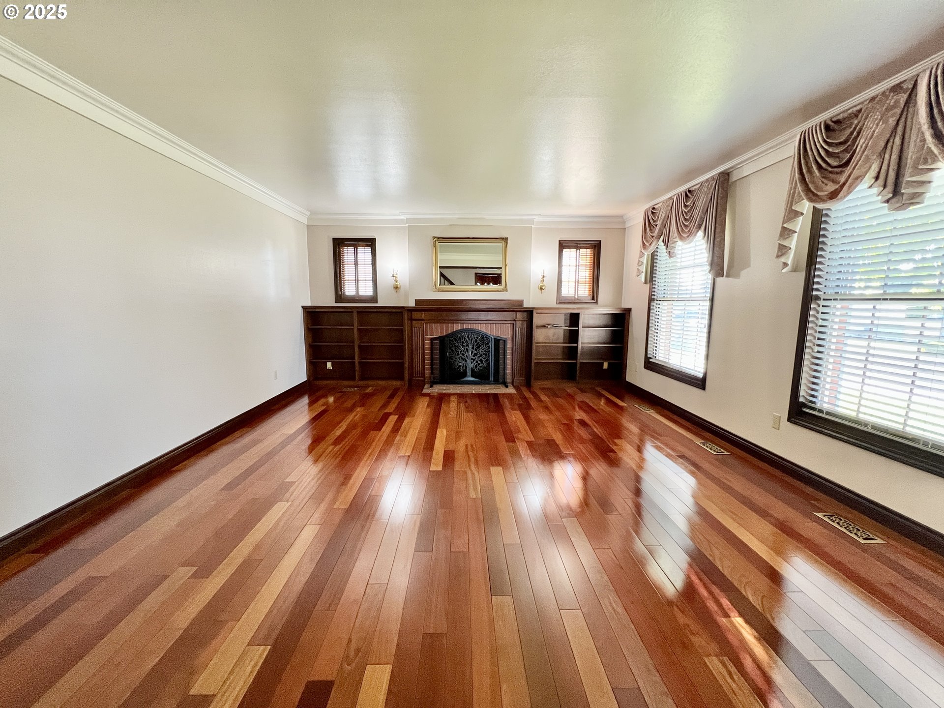 625 W DIVISION AVE