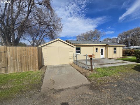 3208 W 7TH ST The Dalles OR 97058