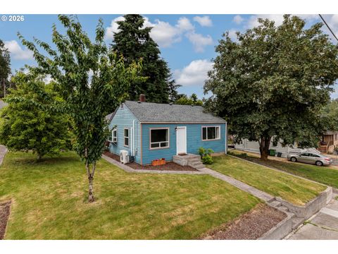 Photo of 420 E D St, Rainier, OR 97048 (MLS # 433215096)