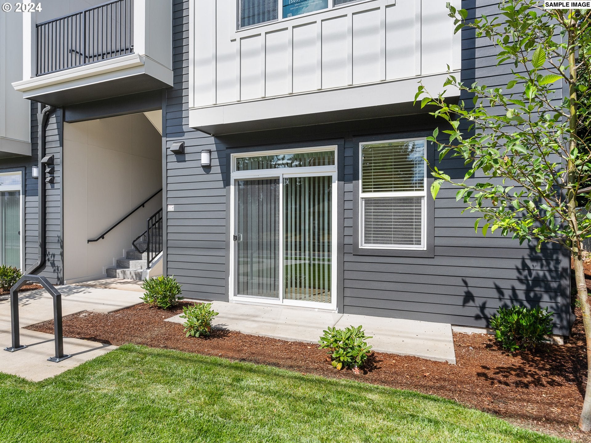 10985 E Burnside ST 9