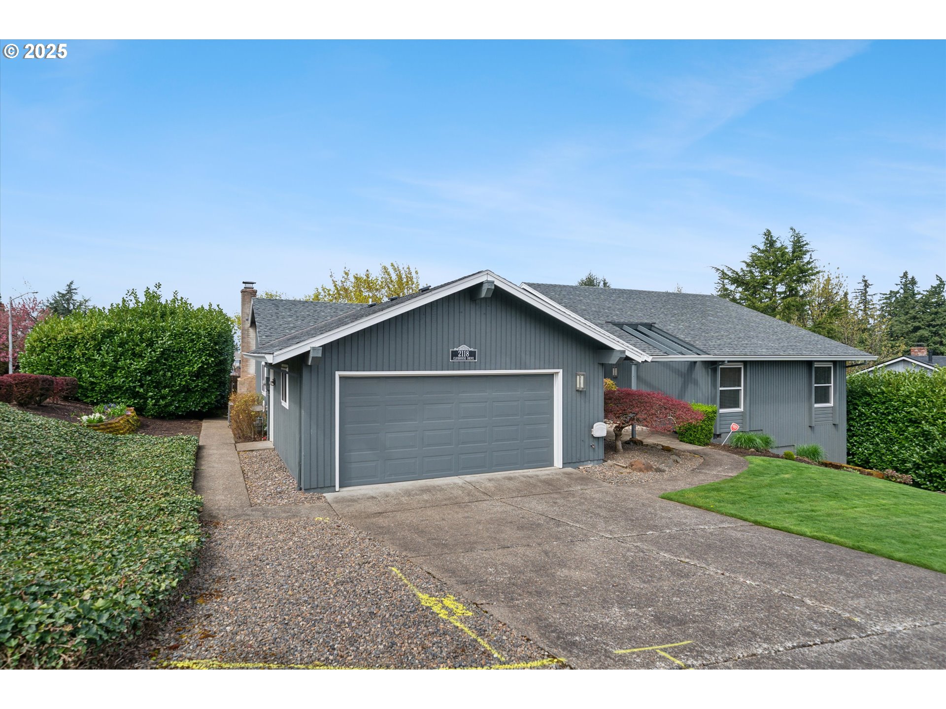 2118 CLUB HOUSE DR