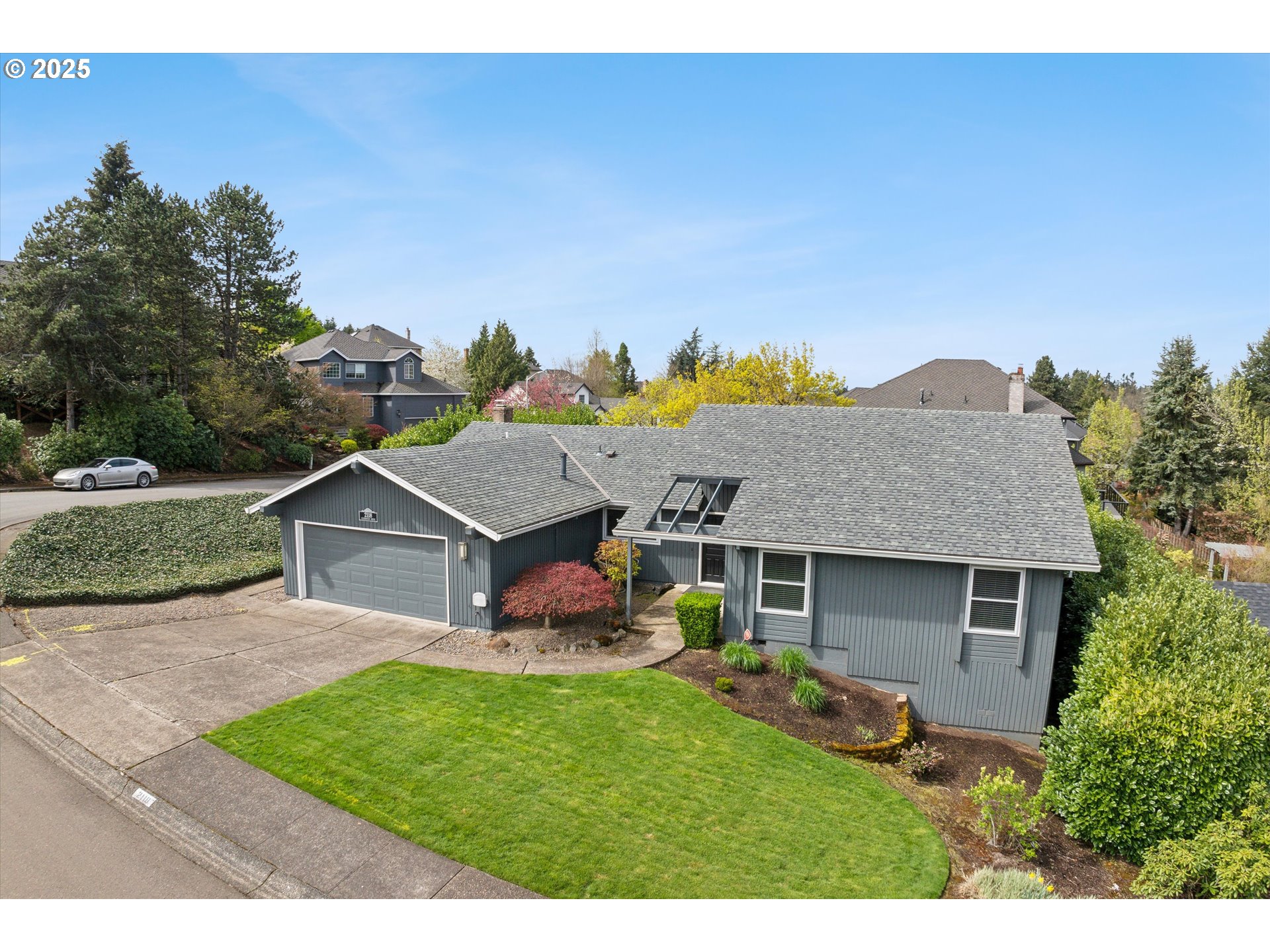 2118 CLUB HOUSE DR