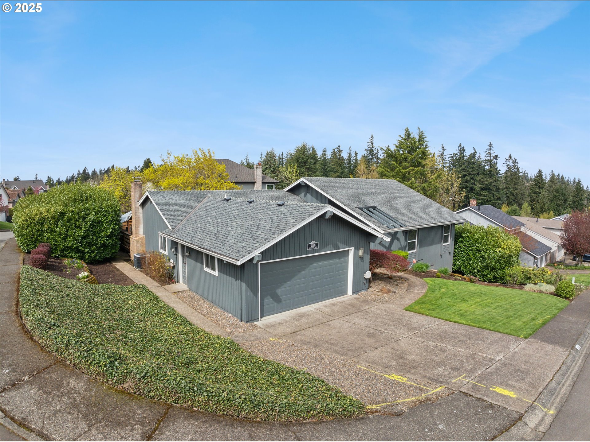 2118 CLUB HOUSE DR