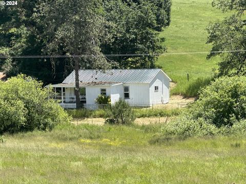 A home in Yoncalla