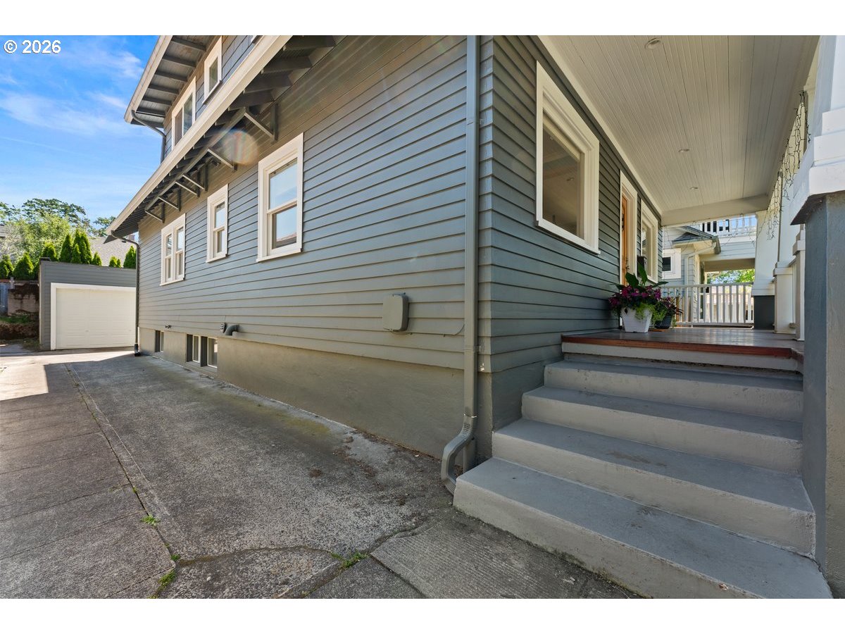 2608 NE 7TH AVE