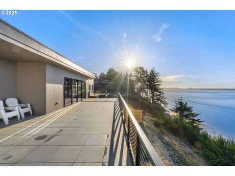 A home in Coos Bay